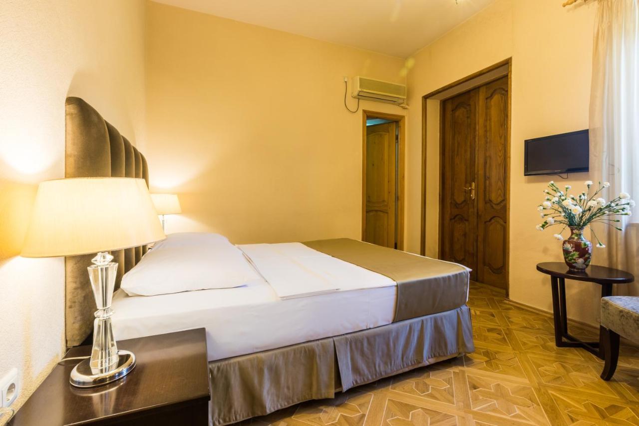 Hotel Vip Tbilisi Exterior photo
